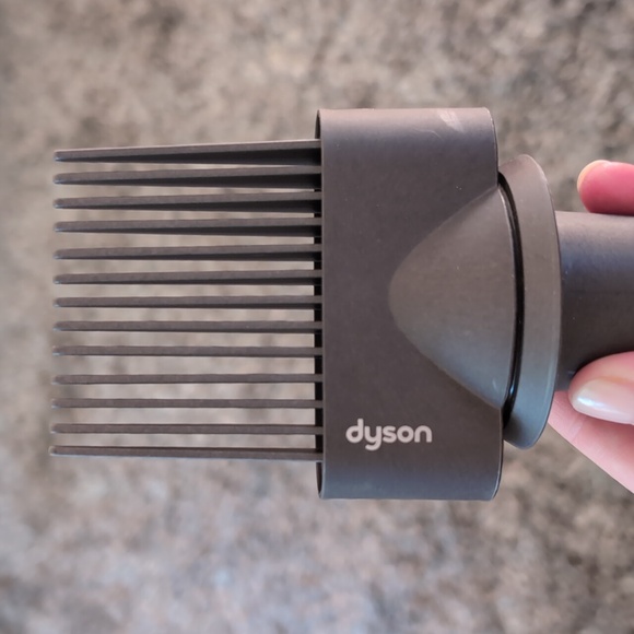 Dyson diffuser and wide tooth comb hair dryer accessories - Picture 4 of 4